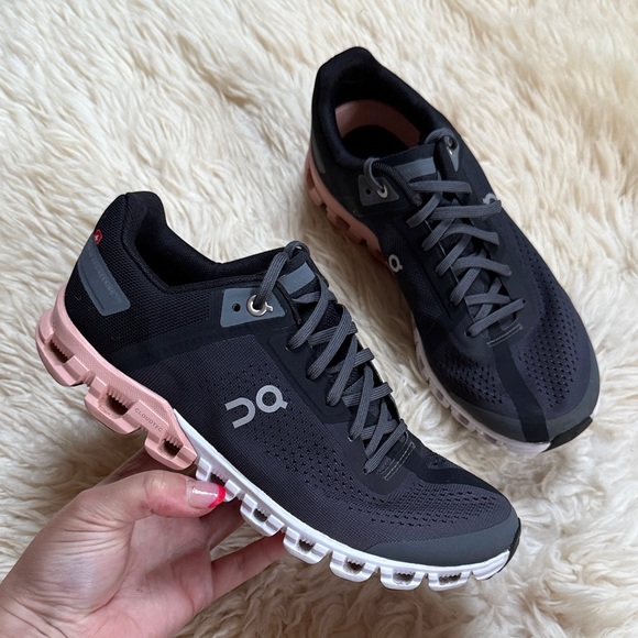 ON Shoes Cloudflow Running Shoe, Rock / Peach, Womens Size: 7 US - Picture 1 of 7